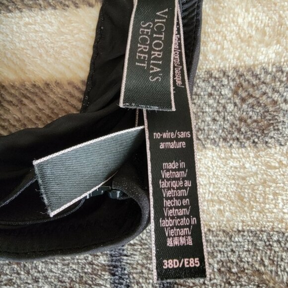Victoria Secret Bra - Picture 4 of 4